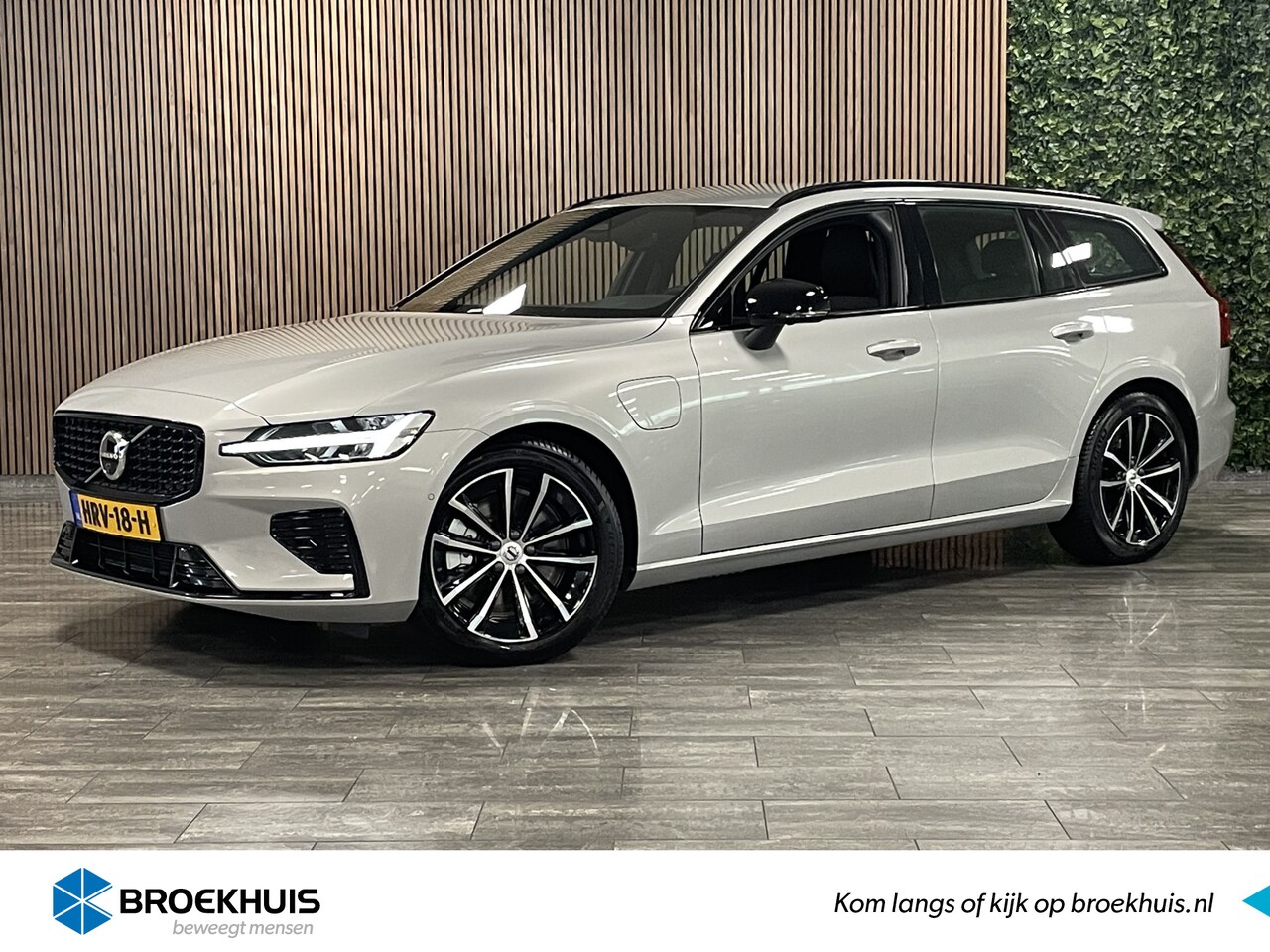Volvo V60 - T6 AWD Recharge Plus Dark | Trekhaak | 360° Camera | Harman Kardon | Adaptieve Cruise Cont - AutoWereld.nl