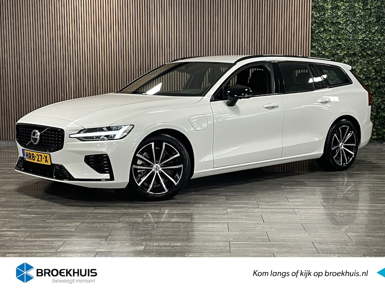 Volvo V60 - T6 AWD Recharge Plus Dark | Trekhaak | 360° Camera | Harman Kardon | Crystal White | Adapt - AutoWereld.nl