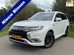 Mitsubishi Outlander - 2.4 PHEV Intense+ Automaat | Camera | Navi | Leder/Alcantara | Key-Less | Trekhaak | PDC |