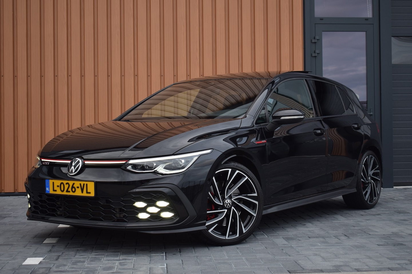 Volkswagen Golf - GTI 2.0 TSI 245pk DSG | Pano | Camera | H&K | 19" - AutoWereld.nl