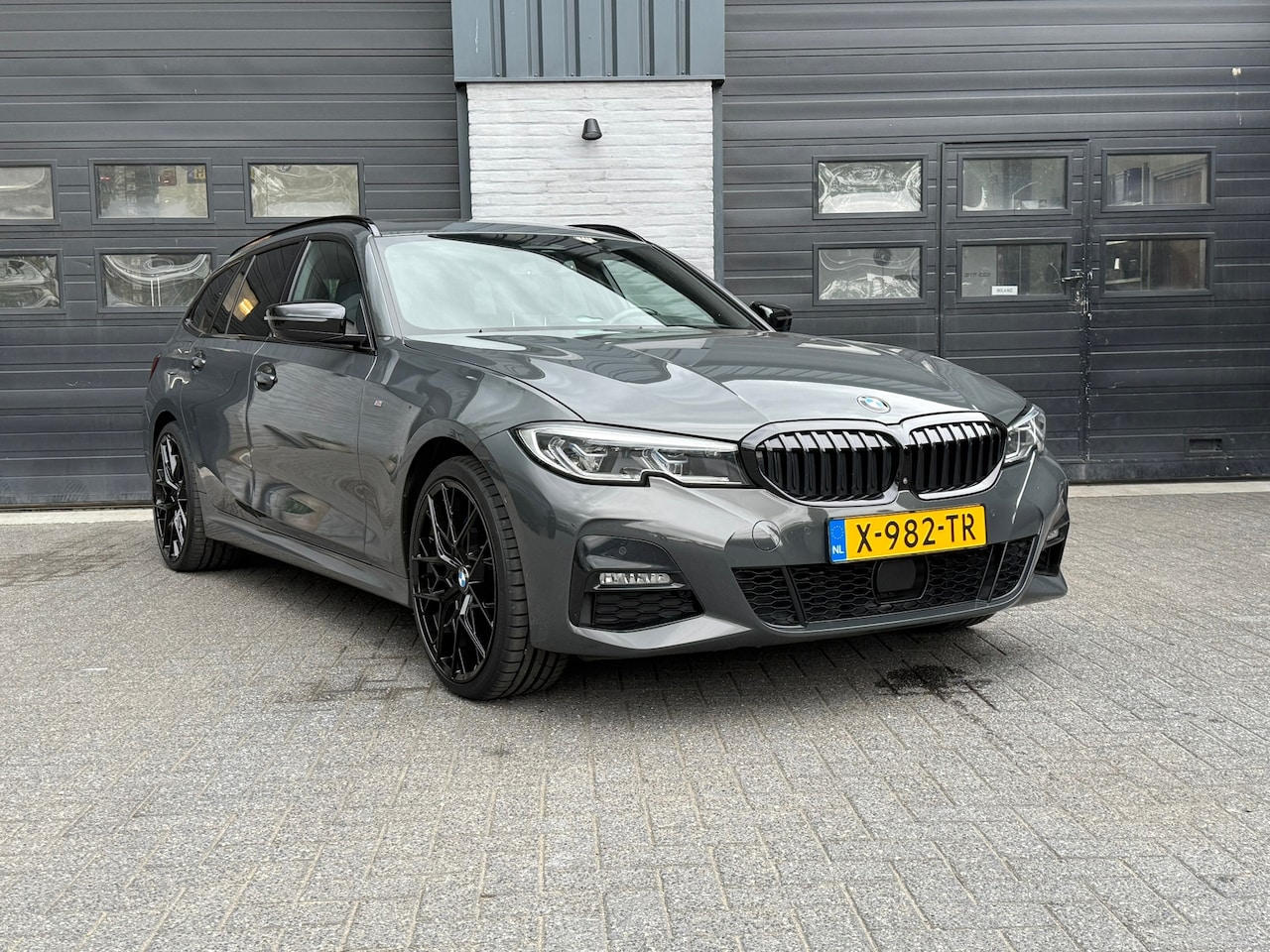BMW 3-serie Touring - 330e xDrive High Executive 330e xDrive High Executive, Panodak, 360 Camera, Laser licht. - AutoWereld.nl
