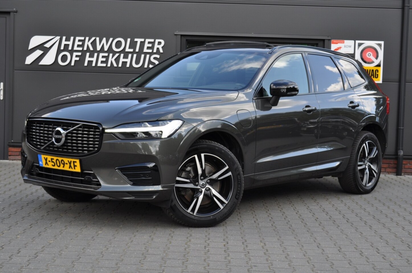 Volvo XC60 - 2.0 Recharge T6 R-Design | Trekhaak | Panodak | Leder | Keyless - AutoWereld.nl