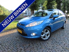 Ford Fiesta - 1.6 Titanium 120 PK Ecc Cruisecontrol Apple Carplay Navigatie Xenon Pdc 5 Drs Lm Velgen Tr