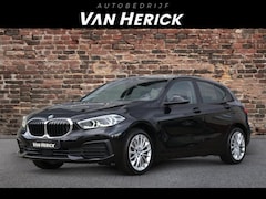 BMW 1-serie - 118i Advantage Automaat | Live Cockpit | Stoelverwarming | LED koplampen
