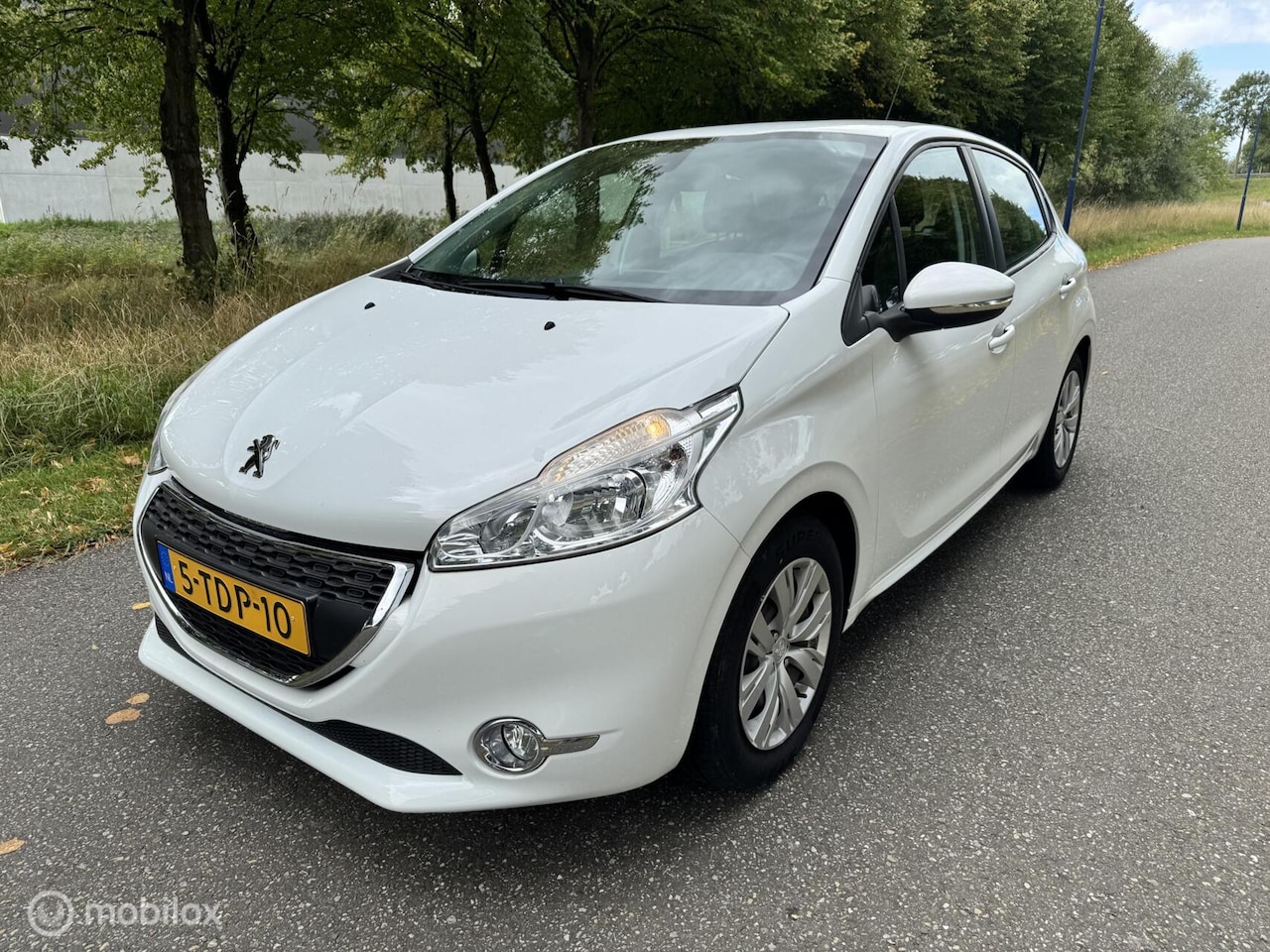 Peugeot 208 - 1.2 VTi *PARKEERSENSOR*APK 03-2026*DEALER ONDERHOUDEN - AutoWereld.nl