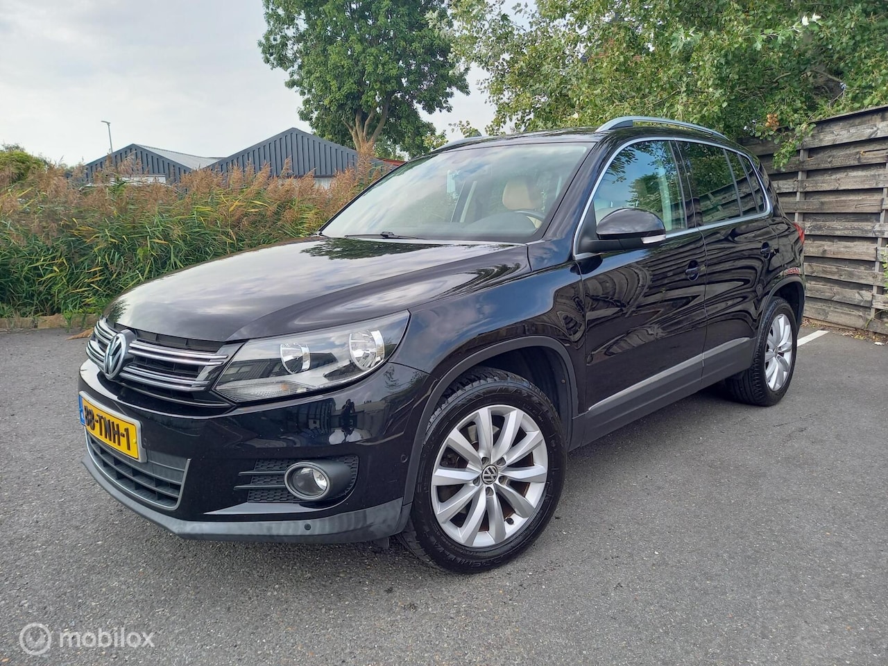 Volkswagen Tiguan - 1.4 TSI Sport&Style|Leder|Navi-PDC|Nw Motor - AutoWereld.nl