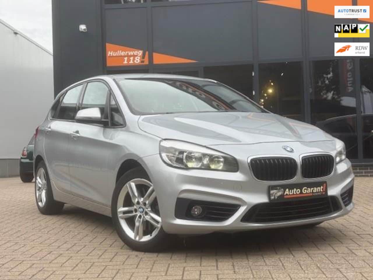 BMW 2-serie Active Tourer - 225i/sportline/automaat/stoelver/pdc/trekhaak - AutoWereld.nl