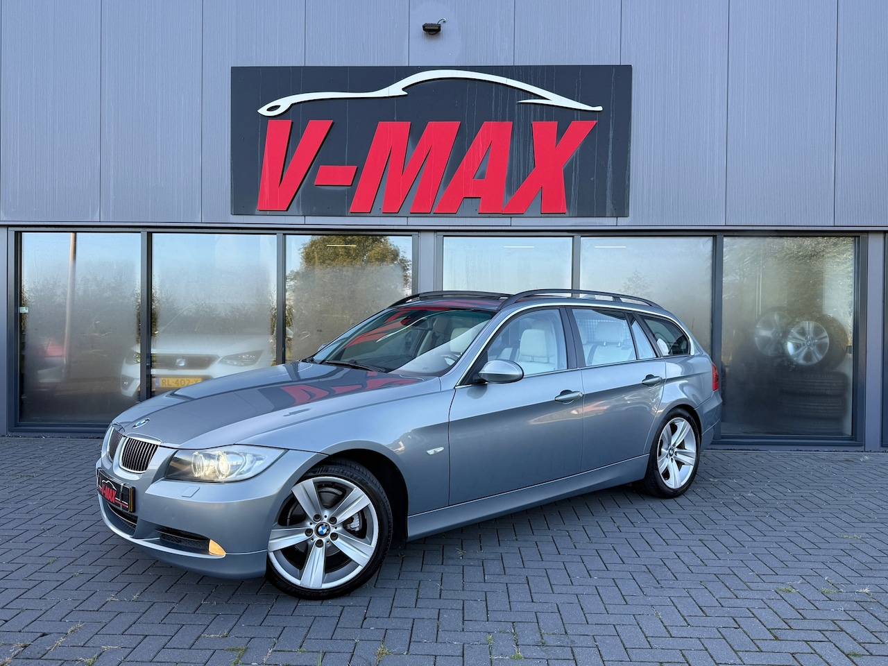 BMW 3-serie Touring - 325i AUT Dynamic Exe Pano Leer Xenon Navi Stoelvw - AutoWereld.nl