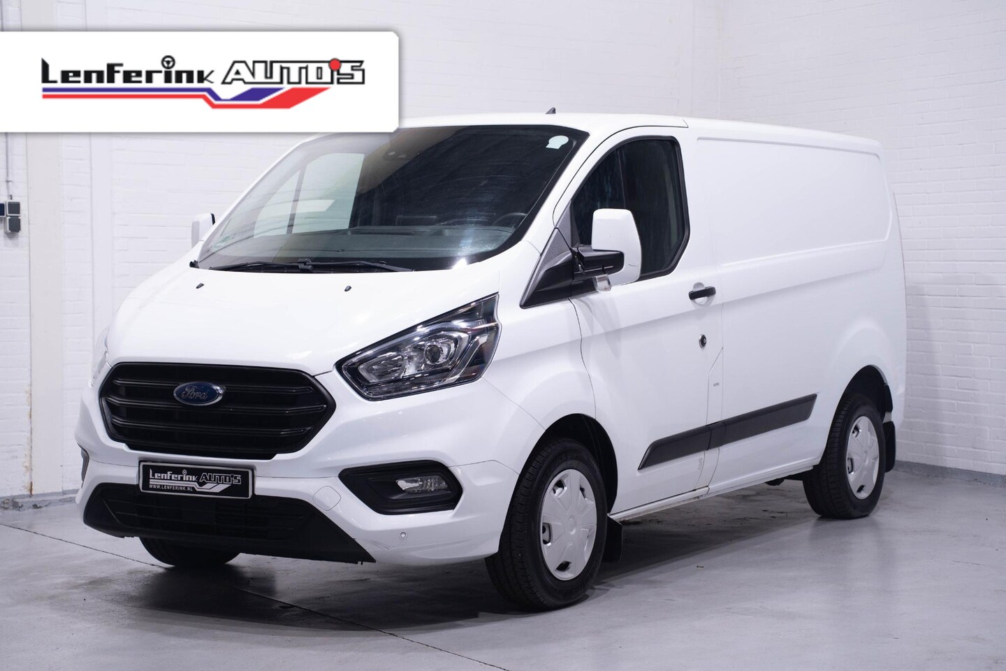 Ford Transit Custom - 2.0 TDCi 130 pk L1H1 Trend Navi, Camera Dodehoek Assist, Laadruimte Pakket, PDC V+A, 3-Zit - AutoWereld.nl