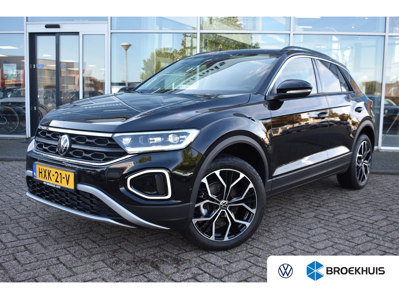 Volkswagen T-Roc - 1.5 TSI 150PK DSG-7 Life Edition | ADAPT. CRUISE | APP CONNECT | CAMERA | AIRCO | 18 INCH - AutoWereld.nl