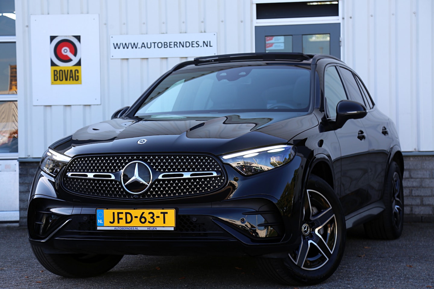 Mercedes-Benz GLC-klasse - 300e 4MATIC AMG Line Plug in PHEV*Pano/Night/Elek. Trekhaak/Airmatic Luchtvering/Digital L - AutoWereld.nl