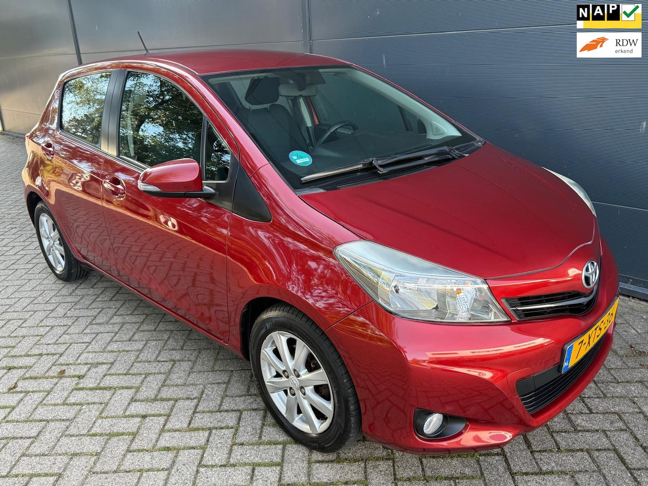 Toyota Yaris - 1.3 VVT-i/Automaat/Navi/Airco/achteruitcamera/Bluetooth/1Ste eigenaar - AutoWereld.nl