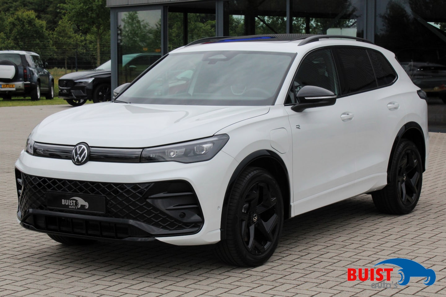 Volkswagen Tiguan - 1.5 eHybrid R-Line Business 272pk PANO TREKHAAK BLACK PACK NIEUWE AUTO! - AutoWereld.nl