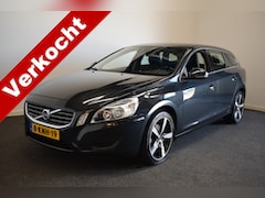 Volvo V60 - T3 150pk AUT6 Momentum Trekhaak 1600kg/ Navi/ Cruise/ LMV 18"/ PDC