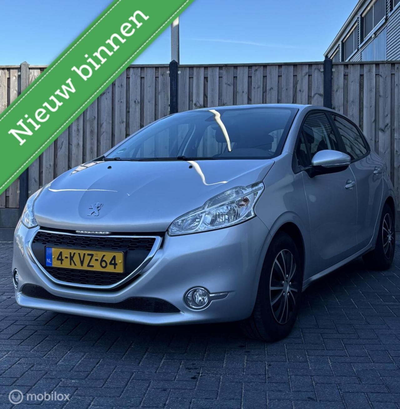 Peugeot 208 - 1.2 VTi Envy/ Airco/Navi/Nieuwe distrubutieriem - AutoWereld.nl