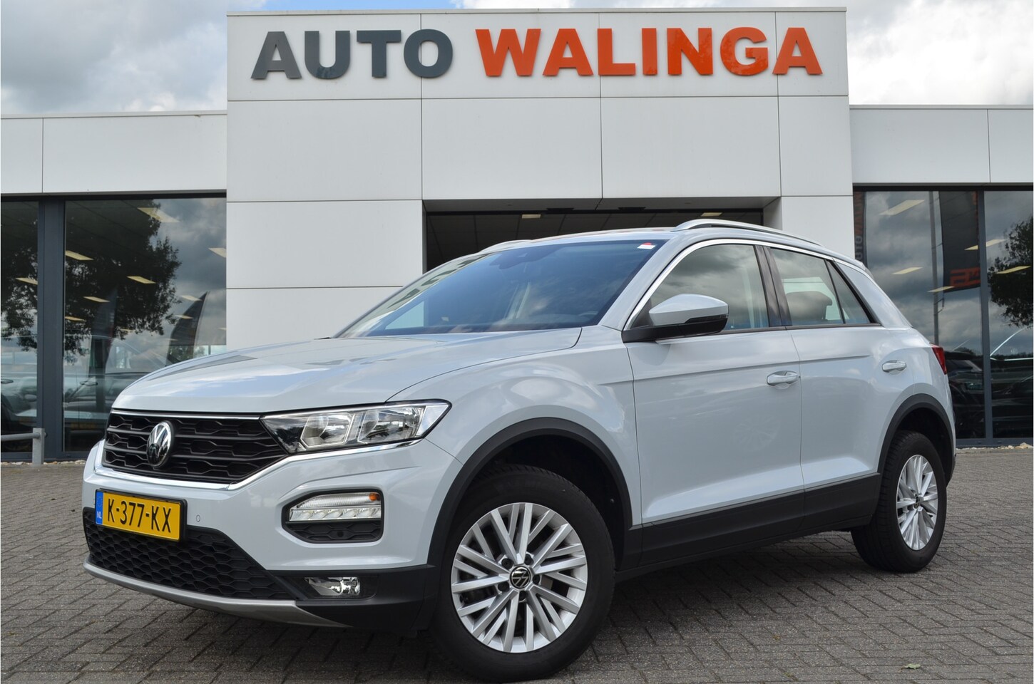 Volkswagen T-Roc - 1.5 TSI Business Carplay | Adaptive Cruise | a.Camera | Trekhaak | Climate | Navi | Elektr - AutoWereld.nl