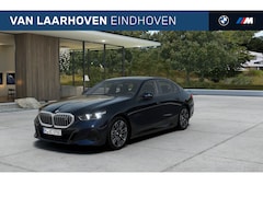 BMW i5 - eDrive40 M Sport / Adaptieve LED / Achteruitrijcamera / M Sportonderstel / Harman-Kardon /