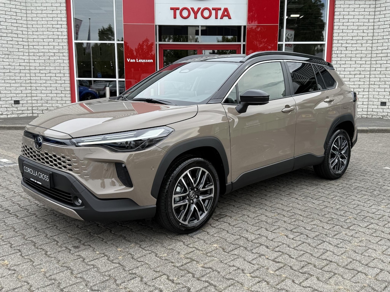 Toyota Corolla Cross - HYBRID 180 EXECUTIVE NIEUW & DIRECT LEVERBAAR!! FACELIFT 2025 PARKSENSOREN JBL-AUDIO BLIND - AutoWereld.nl