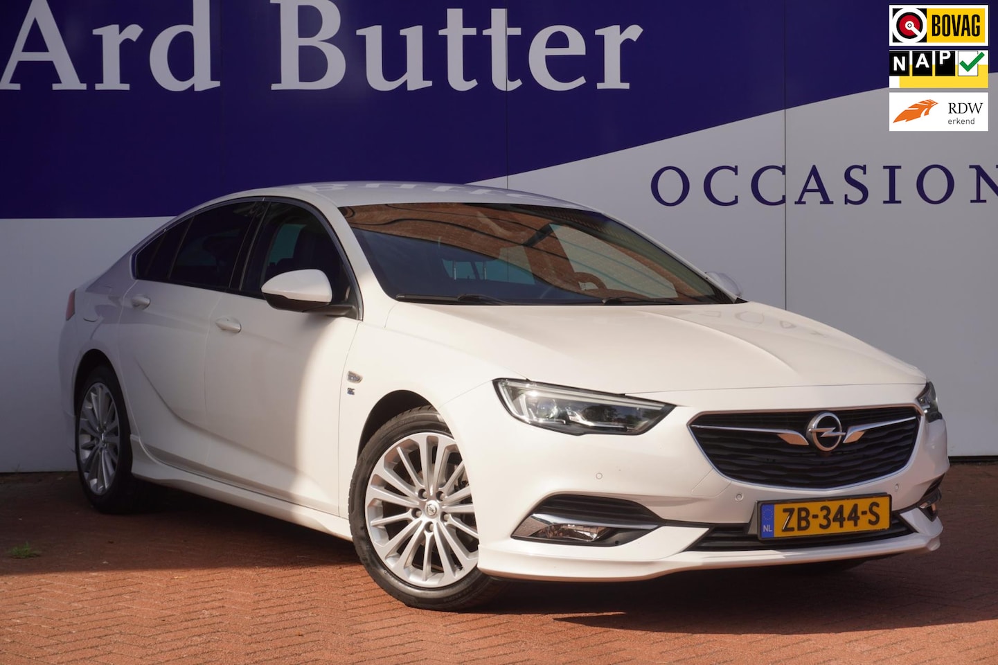Opel Insignia Grand Sport - 1.5 Turbo 165 PK OPC Business Executive+Led+parkeer-Hulp+navigatie+leder+18"lmv = SUPER LO - AutoWereld.nl