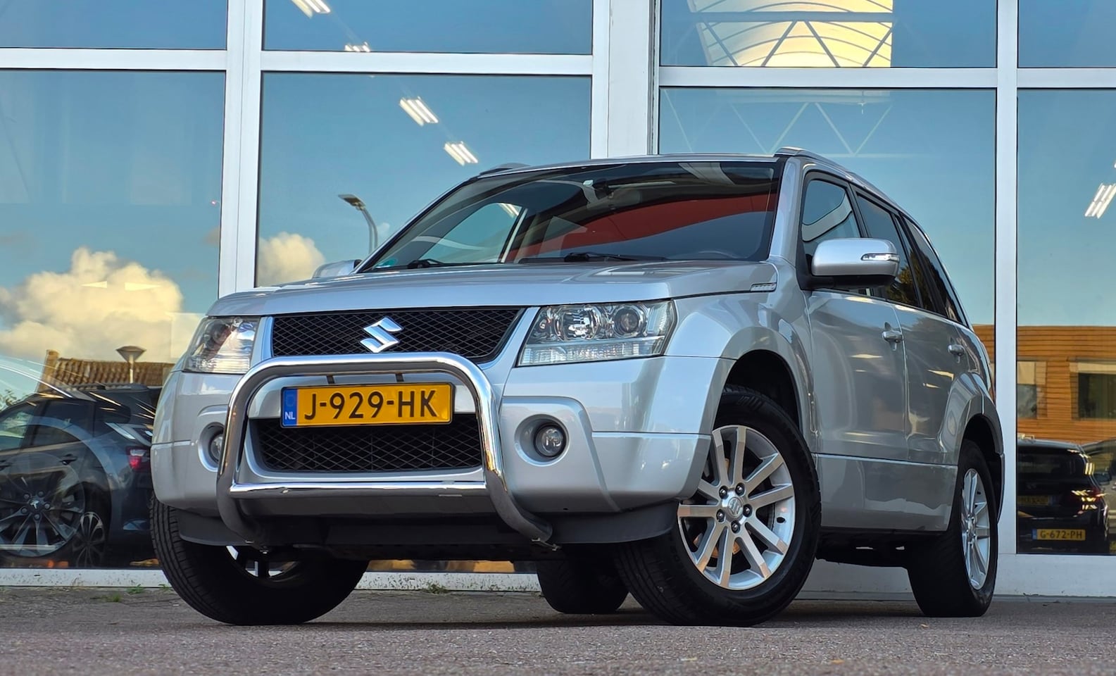 Suzuki Grand Vitara - 2.4i 16V Exclusive Trekhaak Navi Schuif/kanteldak Mooi! - AutoWereld.nl