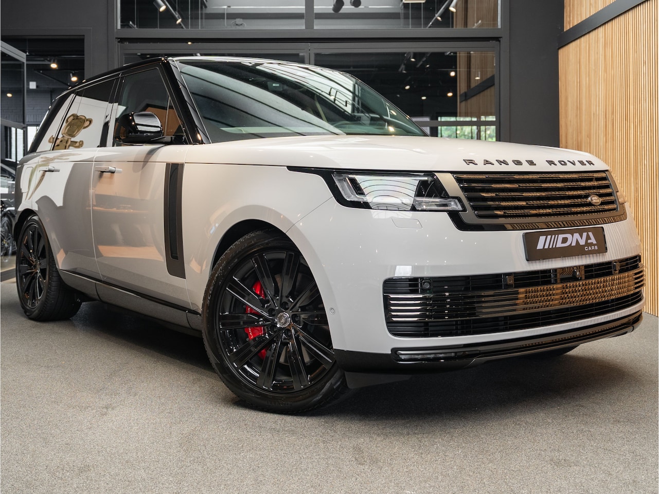 Land Rover Range Rover - P550e SV Pano Ventilatie P550e SV PHEV - AutoWereld.nl