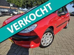 Peugeot 206 - 1.1 XR 5Drs 2005. 118000km. Elektrische ramen/CV op afstand etc.. APK 08-2026