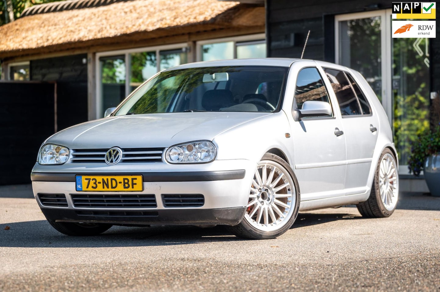Volkswagen Golf - 1.6-16V NL Auto I 18 Inch I Sportuitlaat I Trekhaak I Airco I Cruise I Audio I APK 30-7-20 - AutoWereld.nl