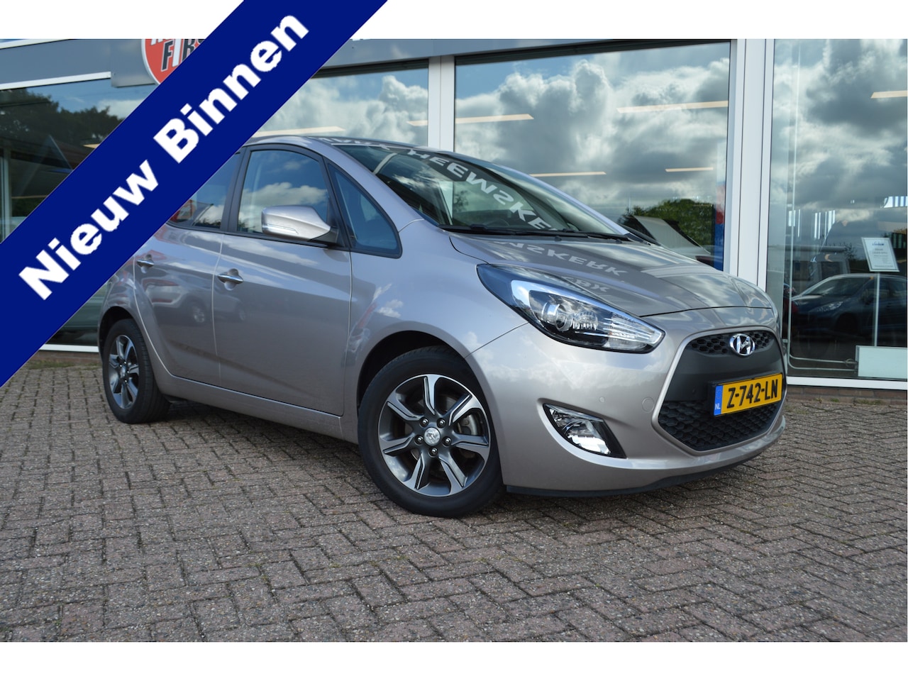 Hyundai ix20 - 1.6i Premium Automaat | Navi | Cruise C. | Parkeercamera voor + achter - AutoWereld.nl