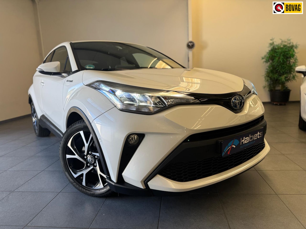 Toyota C-HR - 2.0 Hybrid - vol opties - Led - Stoel/stuurverw. - carplay - Dealer O.H - tot 10j garantie - AutoWereld.nl