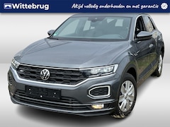 Volkswagen T-Roc - 1.5 TSI R-Line / Zwenkbare trekhaak / Full Led / 19 Inch / Camera / Keyless / Elect. achte