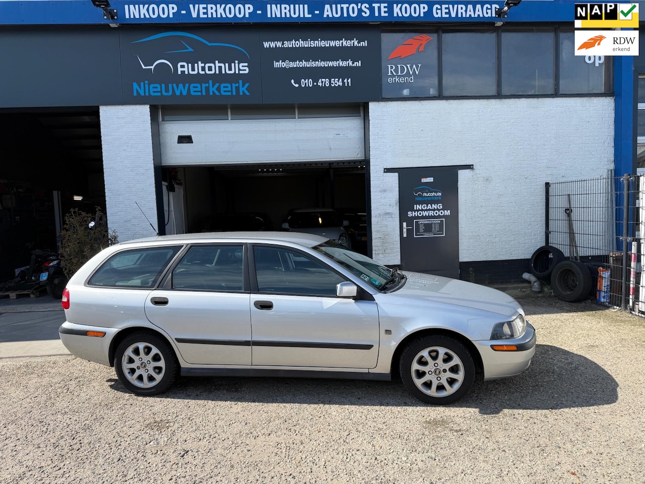 Volvo V40 - 1.8- Automaat- Dealeronderhouden- met Airco, NAP en een Ruime APK!!! - AutoWereld.nl