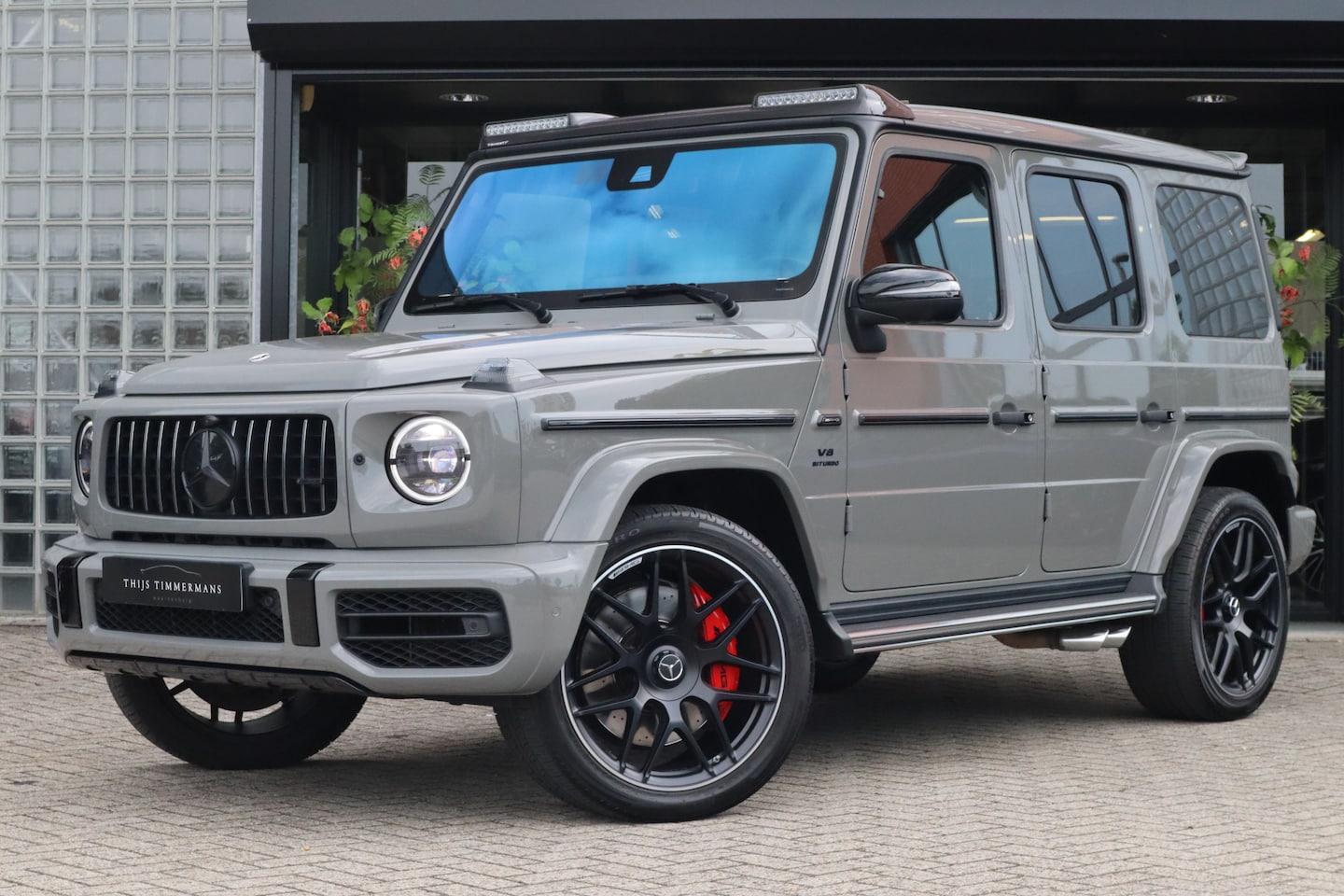 Mercedes-Benz G-klasse - 63 AMG | Manufaktur Klassiekgrijs, Manufaktur interieur, Mansory carbon led spoiler, Massa - AutoWereld.nl