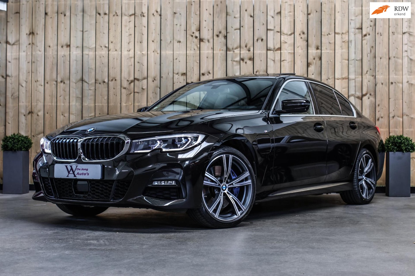 BMW 3-serie - 330e M-Sport *Schuifdak*H/K*Individual*Comforttoegang* - AutoWereld.nl