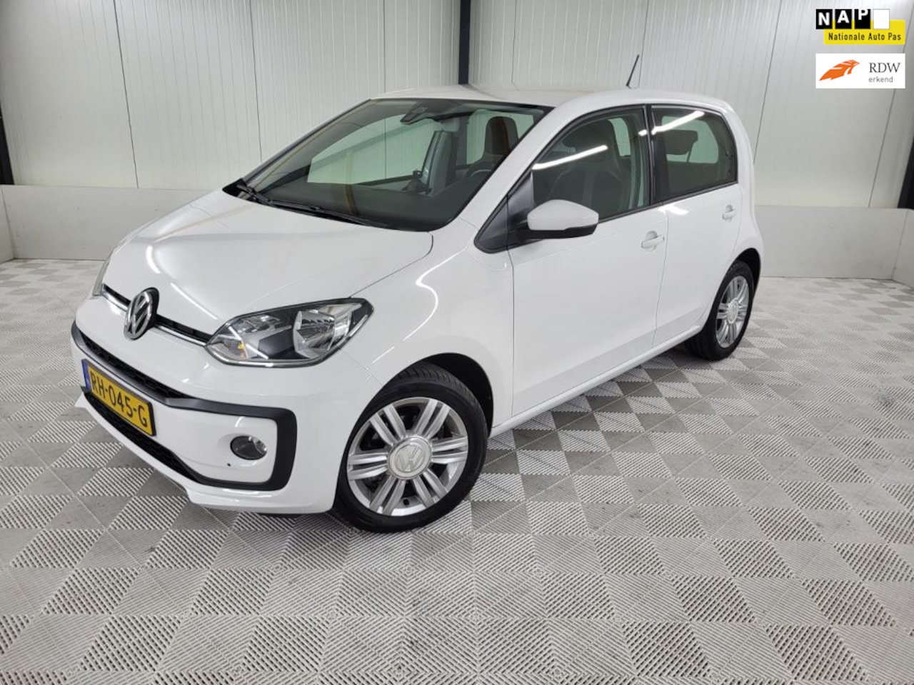 Volkswagen Up! - 1.0 BMT high up! 1.0 BMT high up, Parkeersensoren, Cruisecontrol - AutoWereld.nl
