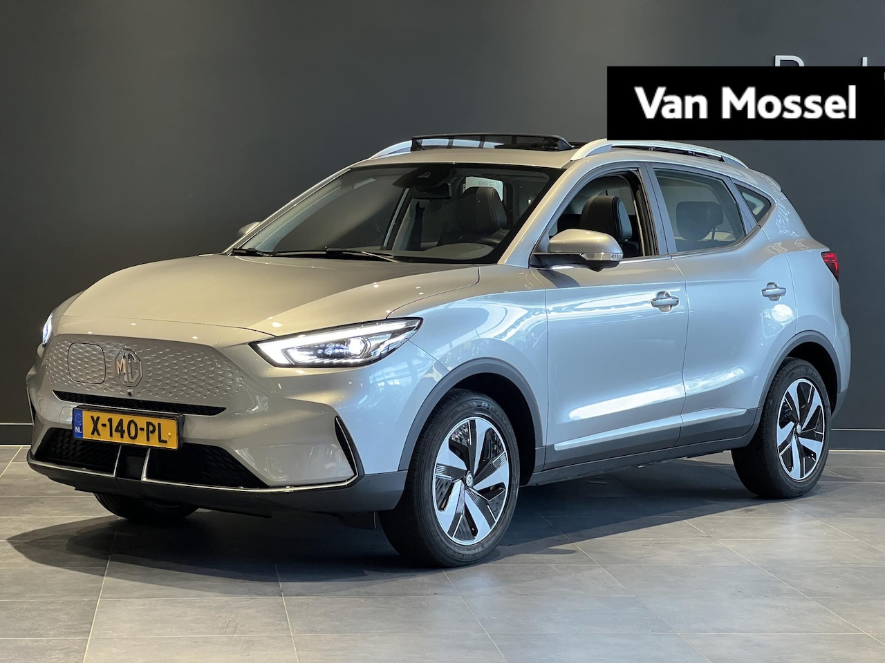 MG ZS - EV Long Range Luxury 70 kWh | Stoelverwarming | Panoramadak | 360 graden | Carplay | Cruis - AutoWereld.nl