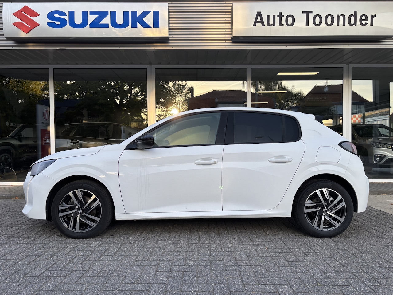 Peugeot 208 - 1.2 PureTech Allure 1.2 PureTech Allure - AutoWereld.nl