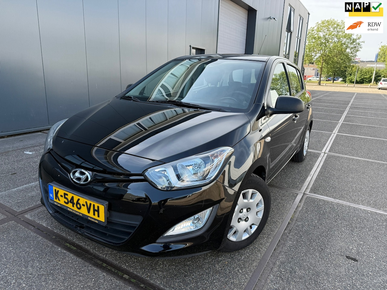 Hyundai i20 - 1.2 HP i-Motion / NAP / AIRCO / APK / 5DRS / BOEKJES / 2 SLEUTELS / MOTOR 100%!! - AutoWereld.nl
