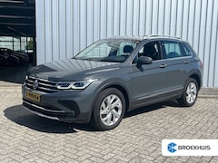Volkswagen Tiguan - Panoramadak l Trekhaak elektr. l Stoel en stuurverwarming l Alcantara Bekleding l Elektr.
