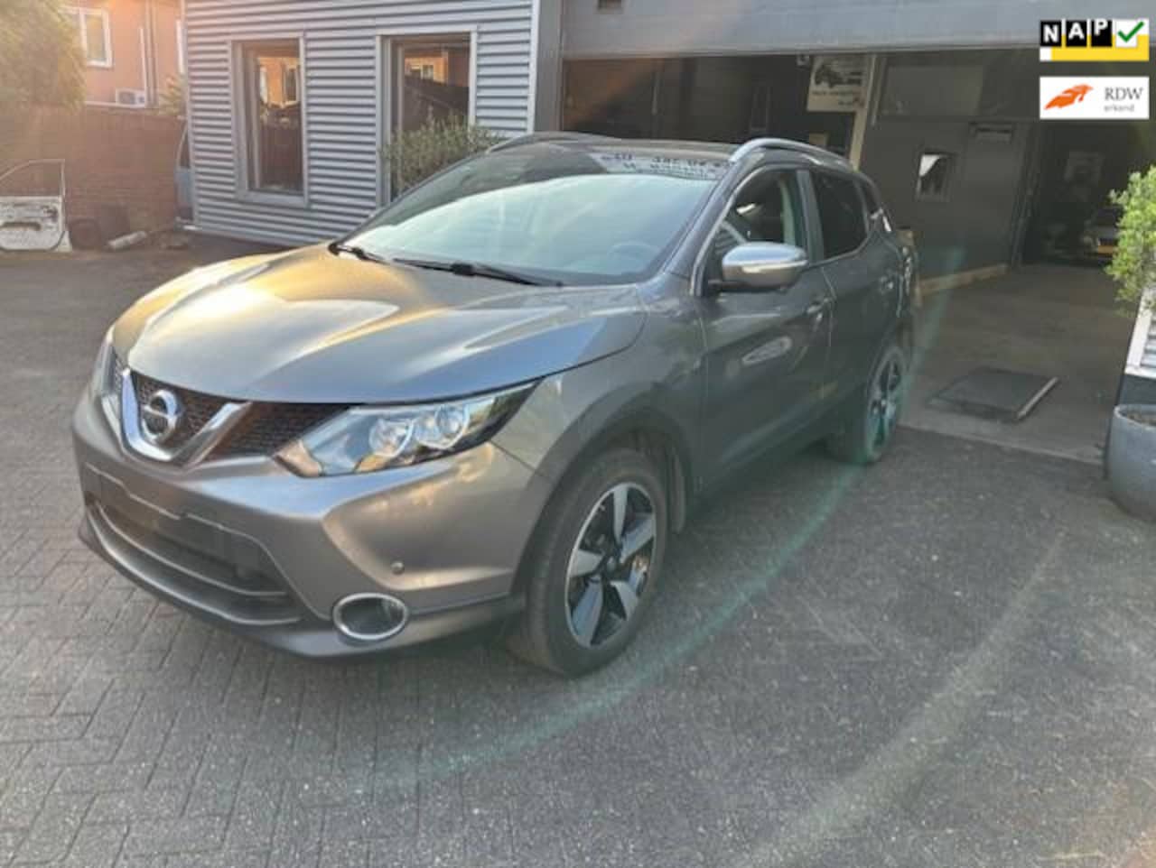 Nissan Qashqai - 1.6 DIG-TN-Connecta pannoramadak 163 pk - AutoWereld.nl