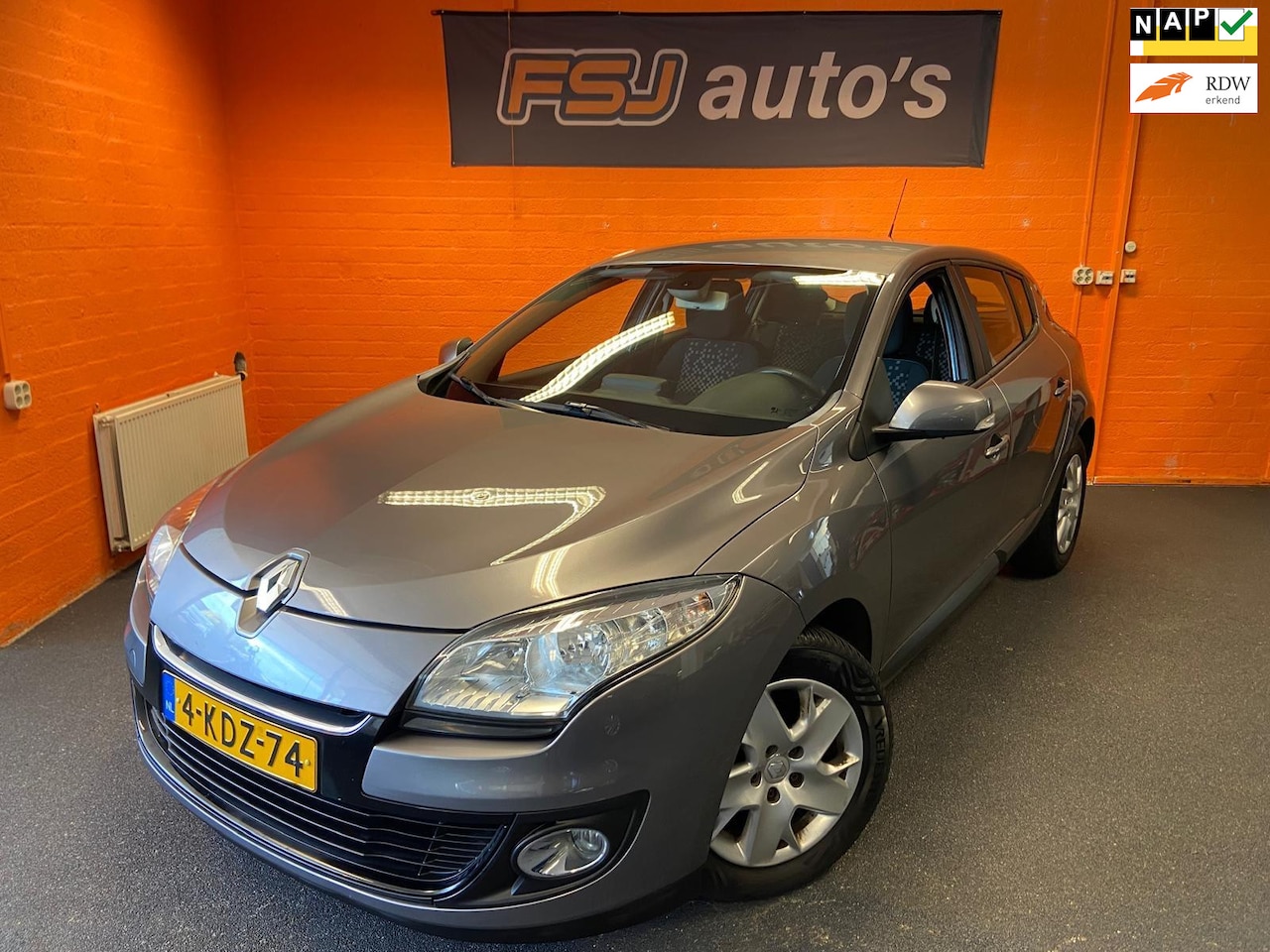Renault Mégane - 1.5 DCI / 5 DEURS / DE LUXE / TOPSTAAT!! - AutoWereld.nl