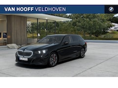 BMW 5-serie Touring - 550e xDrive M Sport Automaat / Panoramadak / Bowers & Wilkins / M Multifunctionele Stoelen