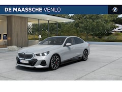 BMW 5-serie - 530e M Sport Automaat / Panoramadak / Bowers & Wilkins / Adaptieve LED / Stoelventilatie /
