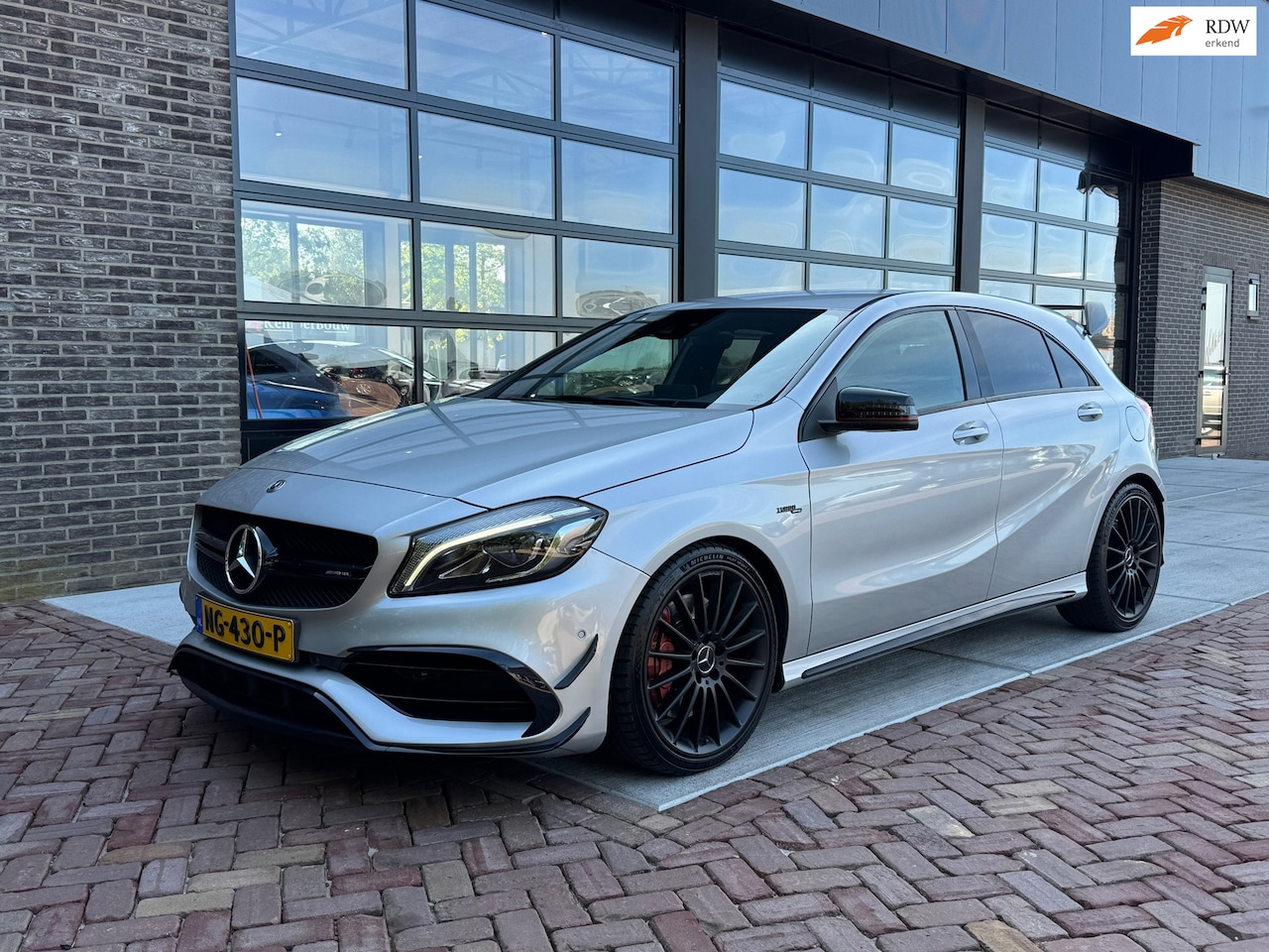 Mercedes-Benz A-klasse - AMG 45 4MATIC+ Performance Pack | Schaal stoelen | H&K | Adaptief onderstel | - AutoWereld.nl