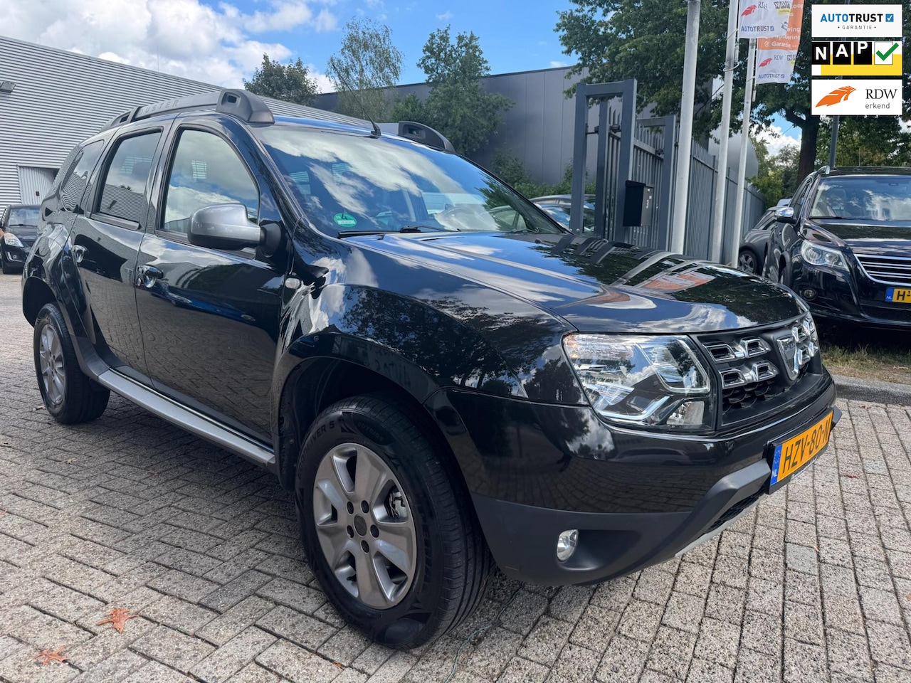Dacia Duster - 1.2 TCe 4x2 Lauréate airco, cruise, elec pakket, navi, leder, multi-stuur, dakdragers, sto - AutoWereld.nl