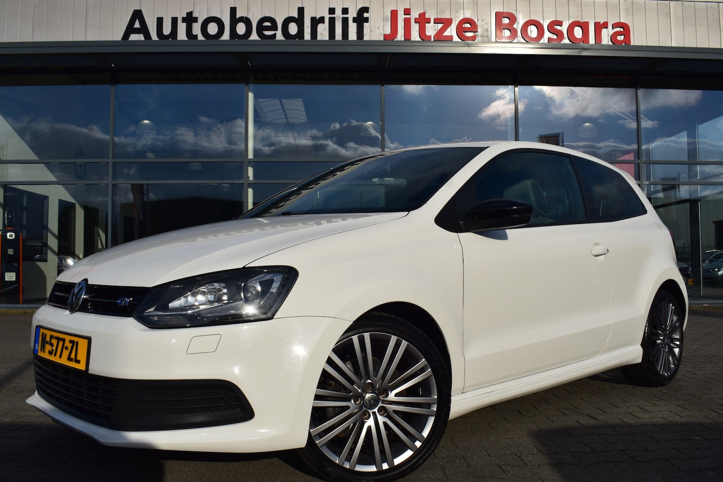 Volkswagen Polo - 1.4 TSI BlueGT 140pk DSG | Xenon | Cruise control | Alcantara | | Stoelverwarming | Volled - AutoWereld.nl