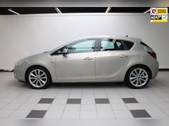 Opel Astra - 1.6 Cosmo - Trekhaak en NAP