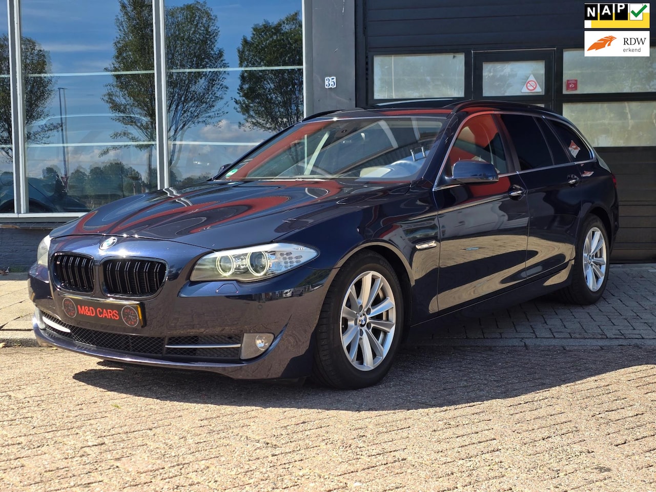 BMW 5-serie Touring - 523i High Executive AUTOMAAT/PANO/PDC/NAVI/HEAD UP - AutoWereld.nl