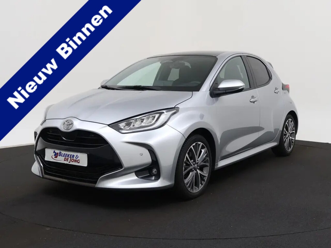 Toyota Yaris - 1.5 Hybrid 130 Launch Edition Executive Pano  11-2024 16.675 KM - AutoWereld.nl