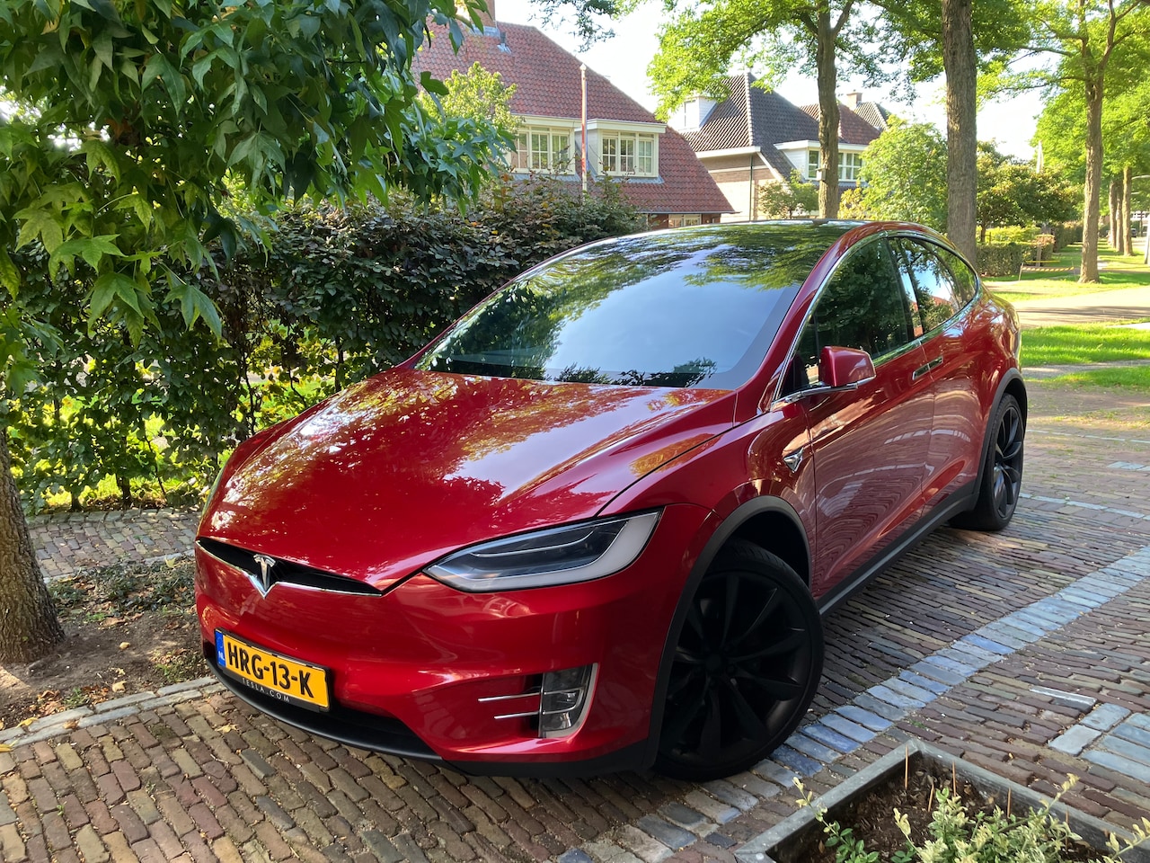 TESLA MODEL X
