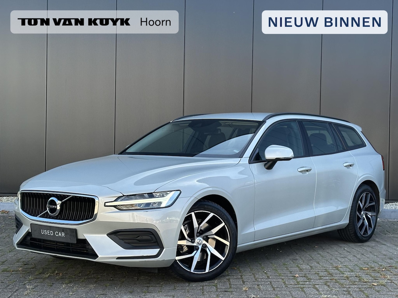 Volvo V60 - 2.0 T4 Momentum Pro automaat/ trekhaak/  18 inch/ stoelverwarming / apple car play - AutoWereld.nl